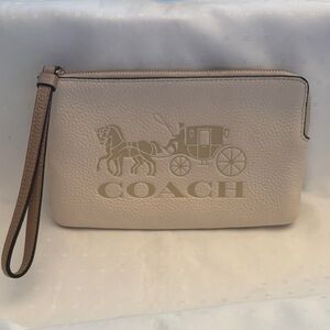 Coach Wristlet 🤍🤎🤍